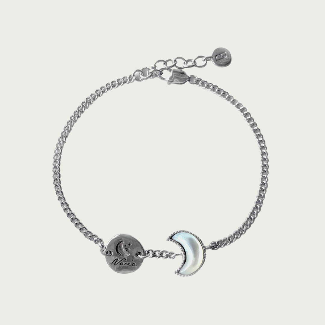 달빛처럼 은은하게… 달주얼리 특집 🌛 – 아몬즈 매거진